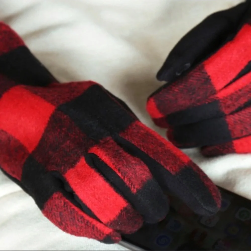 1 LEFT Buffalo Plaid Gloves With Pom Pom Women's Cute Buffalo Smart Touch Gloves - Picture 3 of 3